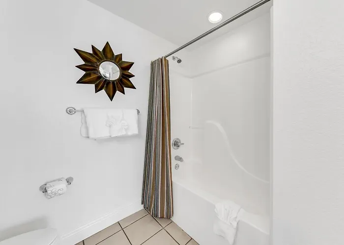 Crystal Tower 1506 Apartment *